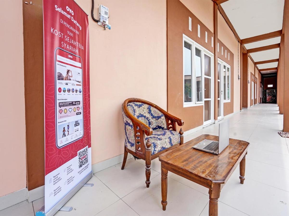 Oyo 92006 Kost Sejahtera Syariah Hotel Sidoarjo Exterior photo