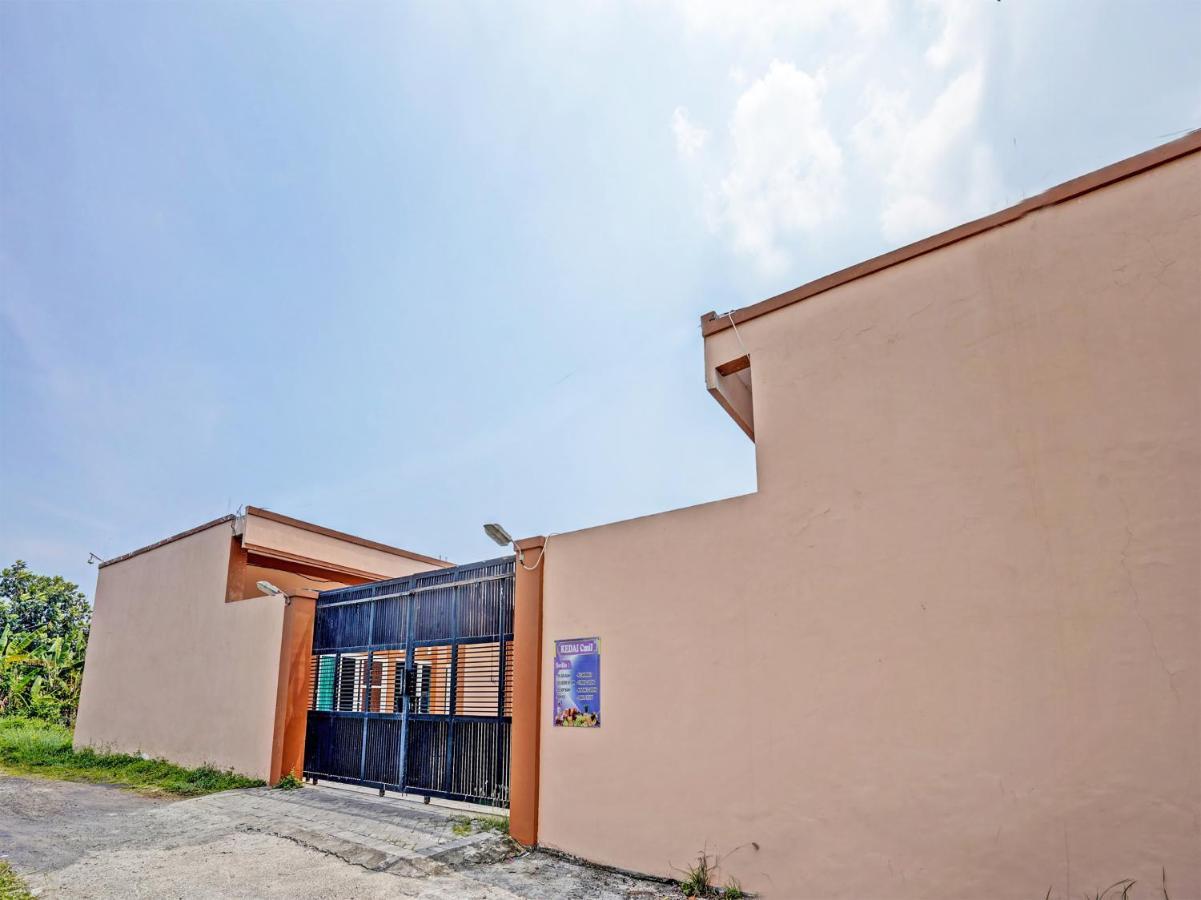 Oyo 92006 Kost Sejahtera Syariah Hotel Sidoarjo Exterior photo