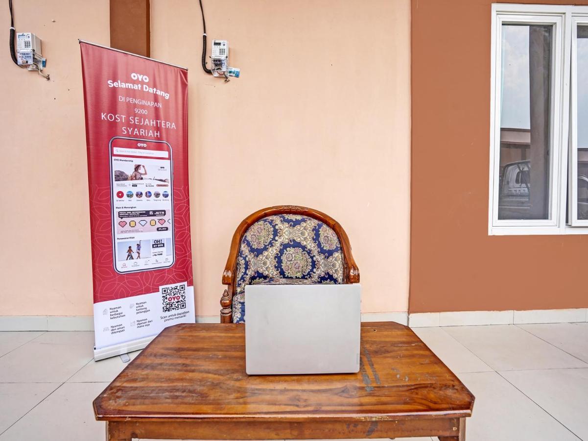 Oyo 92006 Kost Sejahtera Syariah Hotel Sidoarjo Exterior photo