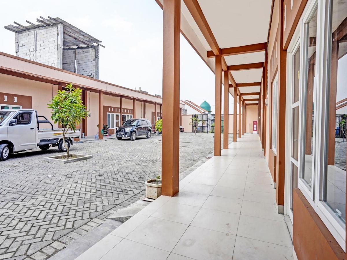 Oyo 92006 Kost Sejahtera Syariah Hotel Sidoarjo Exterior photo